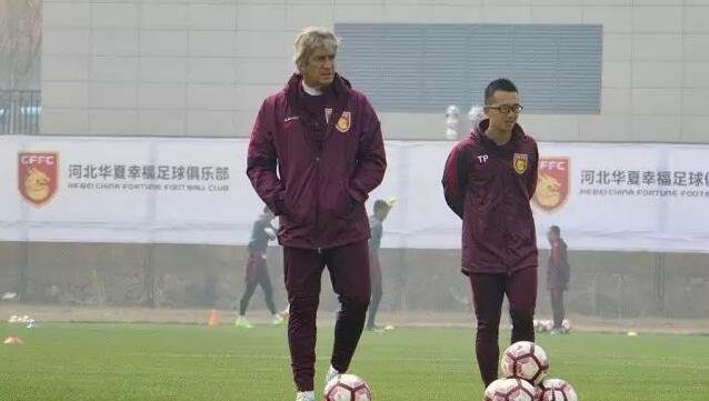 众星汇聚英国电影学院奖 摩尔再拿影后灿烂美艳 2015-02-09 当地时间2月8日，英国伦敦，2015英国电影学院奖颁奖礼举行。