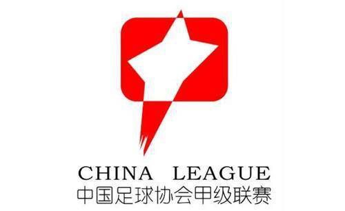 照片中，秦昊文艺型男范儿十足，与高圆圆的女神范儿十分契合，二人在纽约街头挽手散步，像极了一对“老夫老妻”。