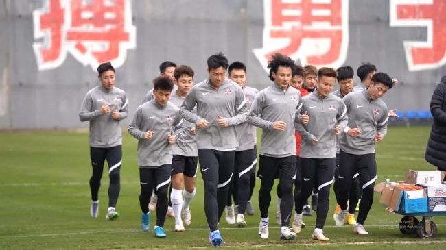 在这份剧情梗概中，两栖杂交恐龙首度曝光。