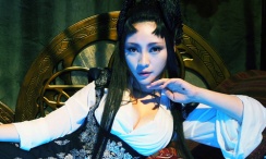 其中，影片《少年的你》票房报收6183万元，上映16日不显疲态，在一众新片冲击下依旧稳摘票房桂冠，占单日总票房的 十月累计票房78.94亿 《少年的你》走势稳健 2019-10-29 10月28日，单日大盘收票房1.21亿，较前一日下跌56.46%，十月份累计票房已达78.94亿。